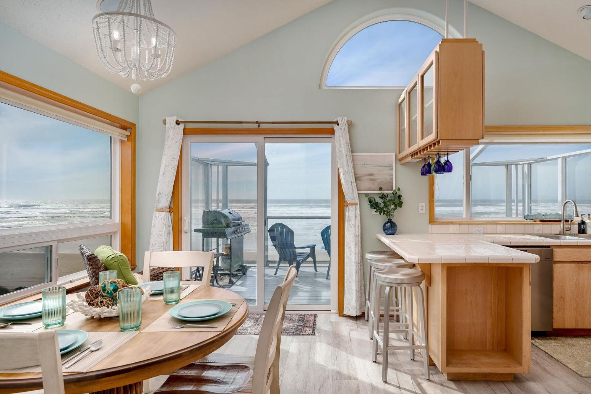 Steps From The Beach! Hottub, $1M Ocean View, Deck Waldport Exterior photo