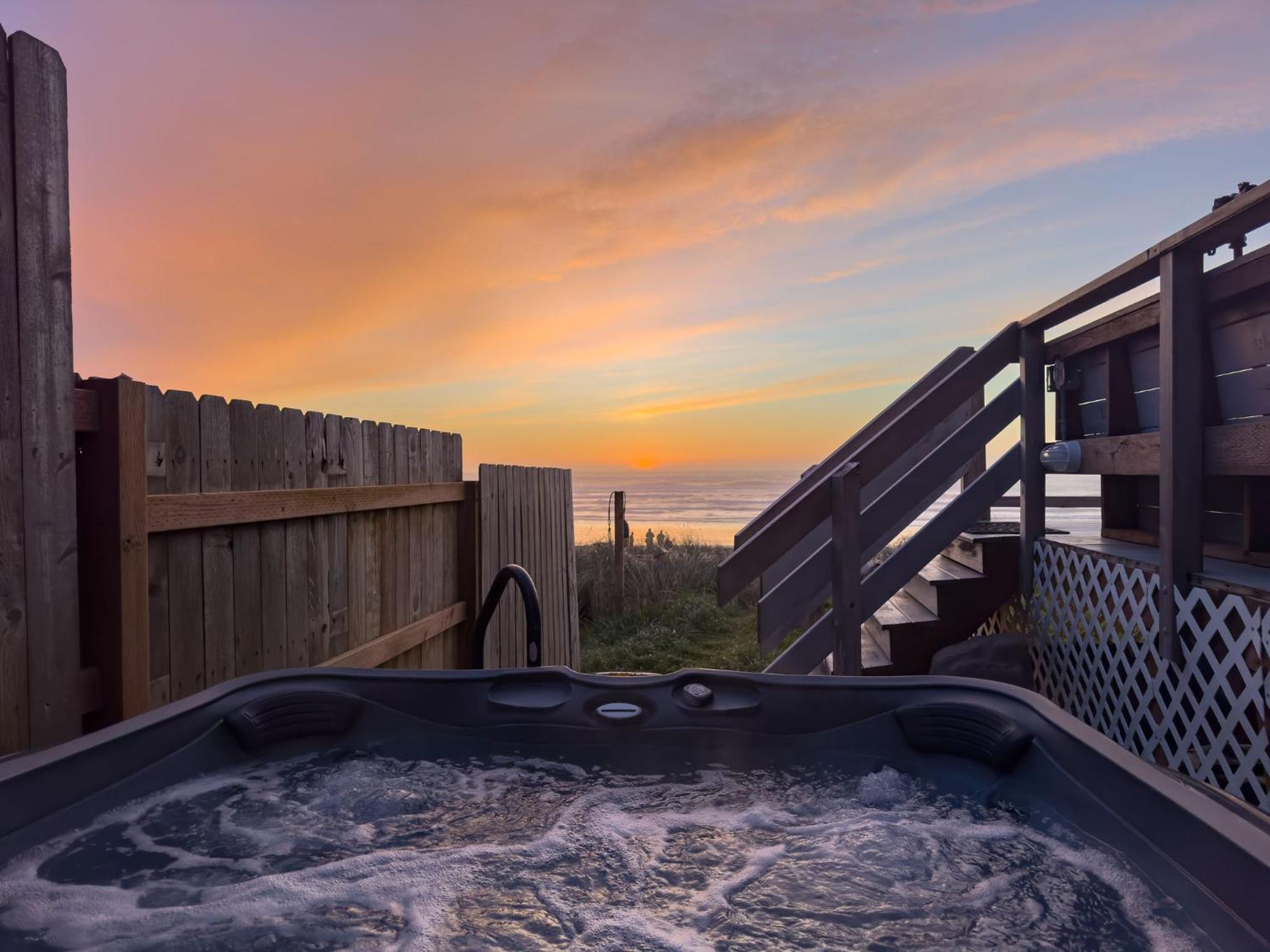 Steps From The Beach! Hottub, $1M Ocean View, Deck Waldport Exterior photo