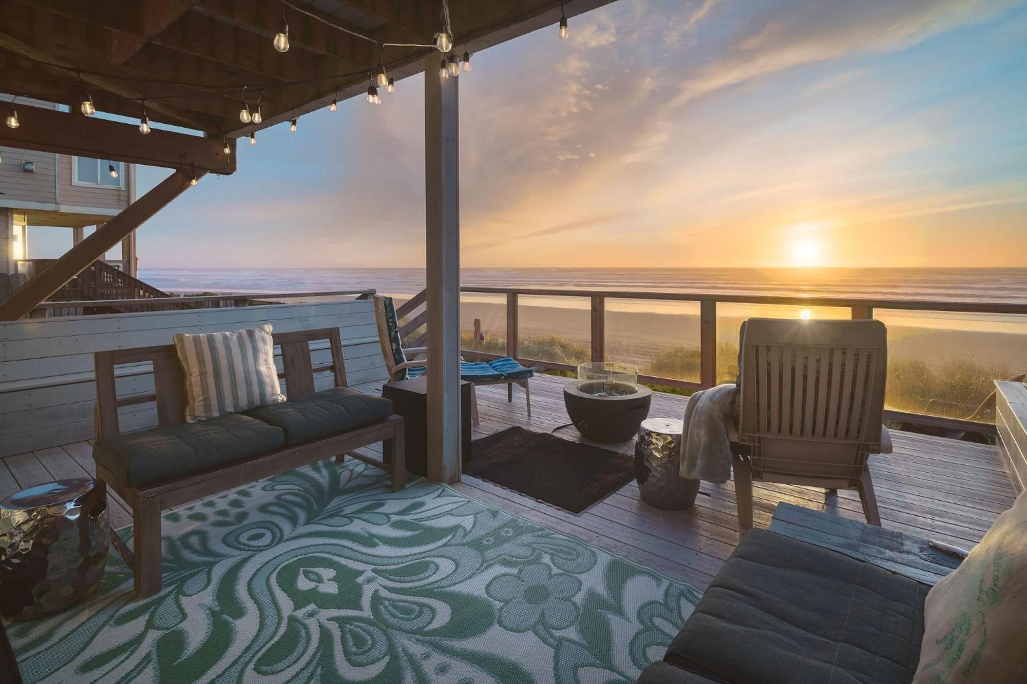 Steps From The Beach! Hottub, $1M Ocean View, Deck Waldport Exterior photo
