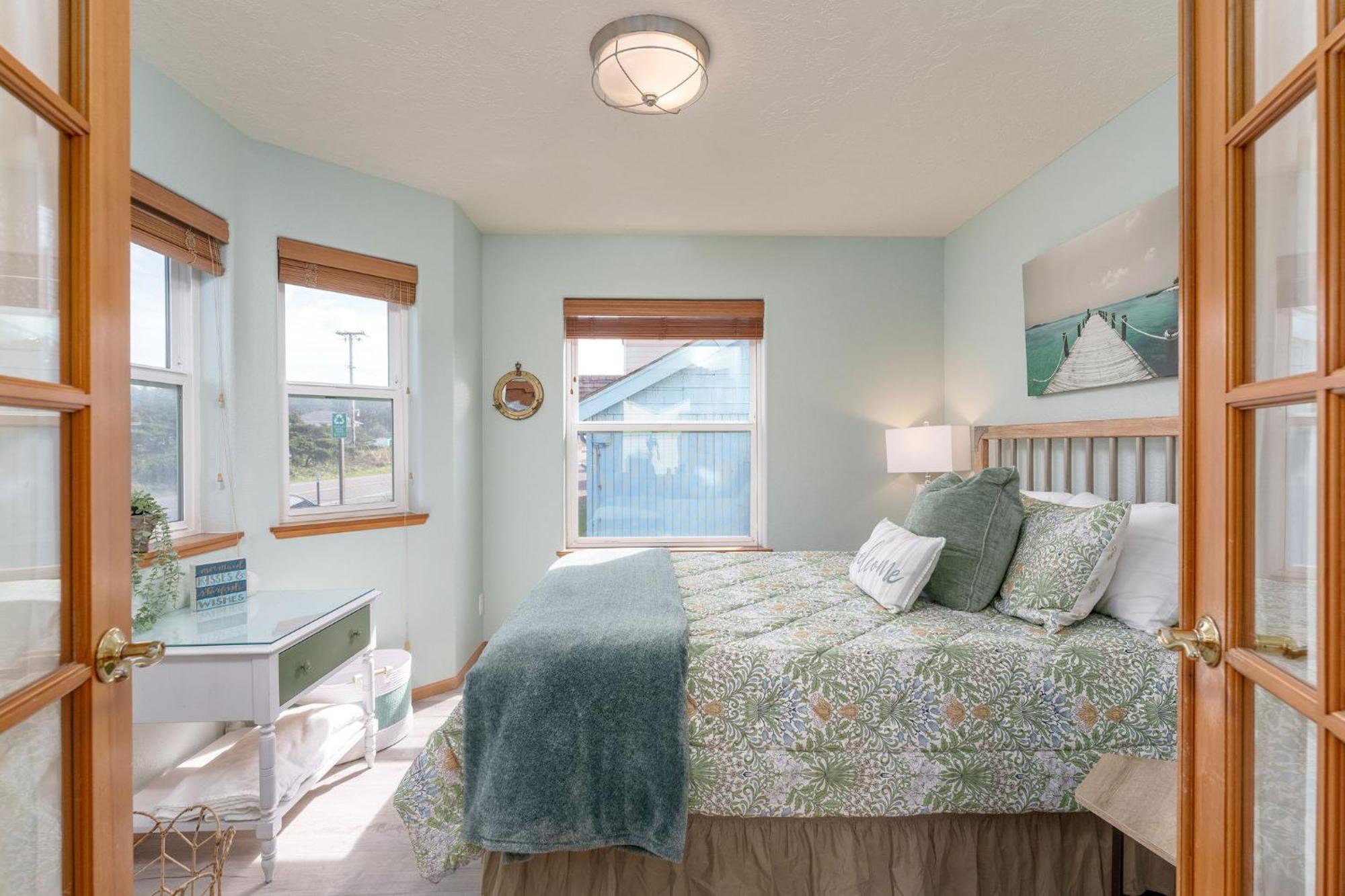 Steps From The Beach! Hottub, $1M Ocean View, Deck Waldport Exterior photo