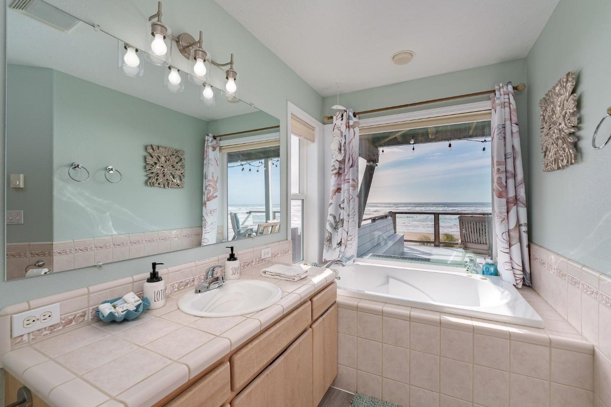 Steps From The Beach! Hottub, $1M Ocean View, Deck Waldport Exterior photo