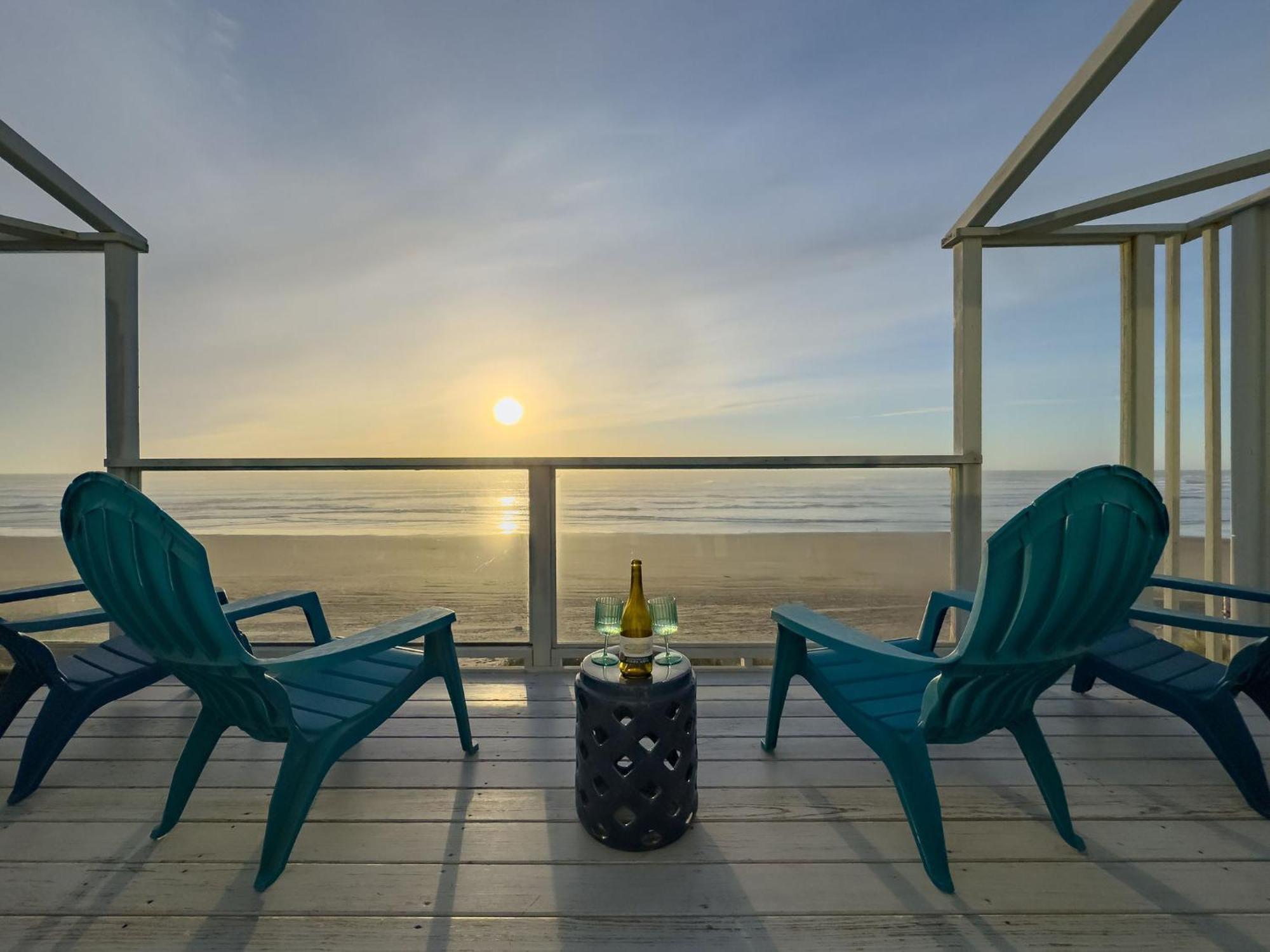 Steps From The Beach! Hottub, $1M Ocean View, Deck Waldport Exterior photo