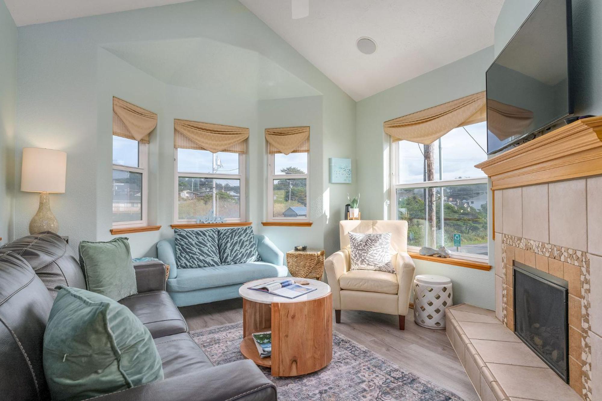 Steps From The Beach! Hottub, $1M Ocean View, Deck Waldport Exterior photo