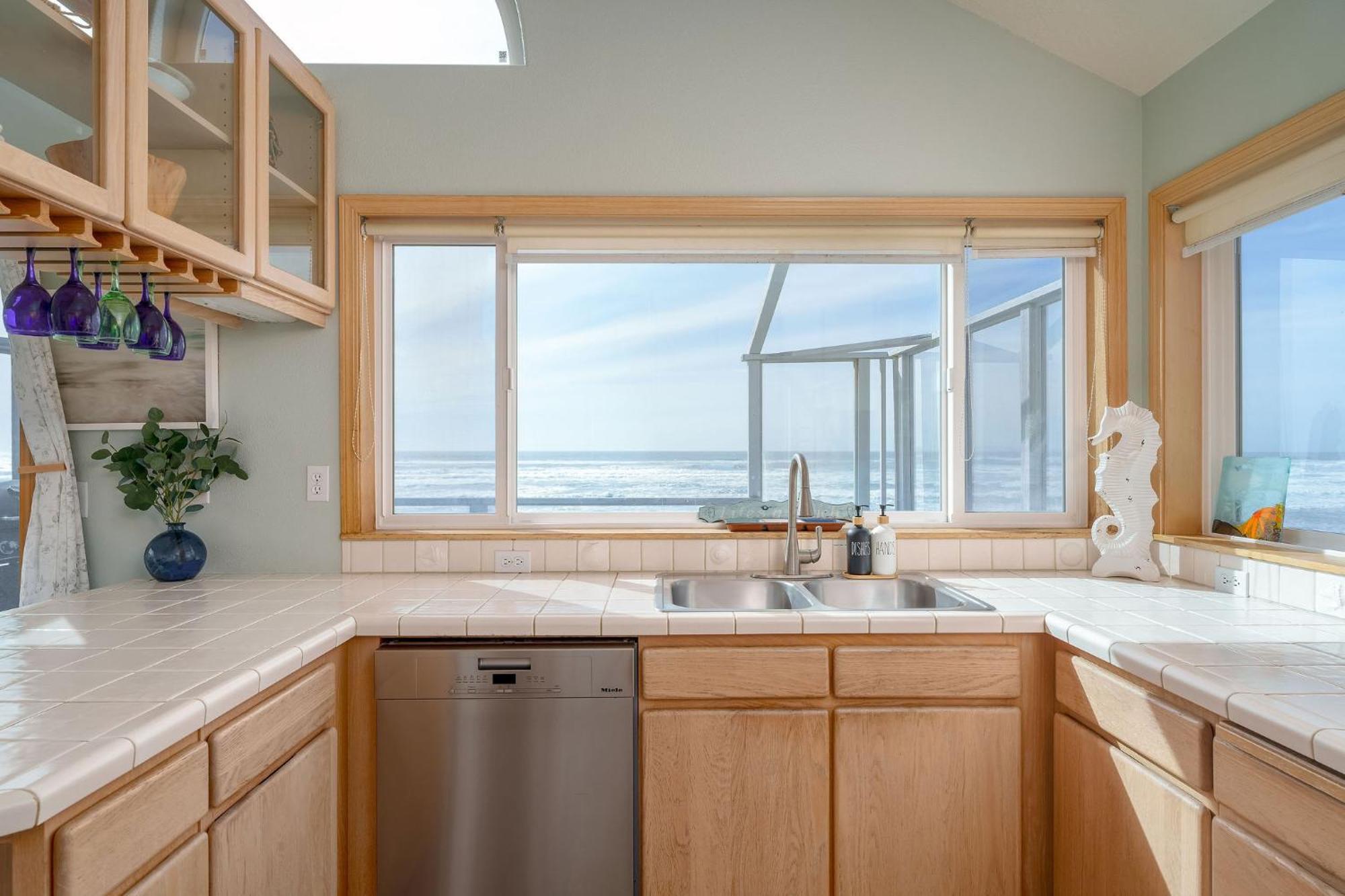Steps From The Beach! Hottub, $1M Ocean View, Deck Waldport Exterior photo