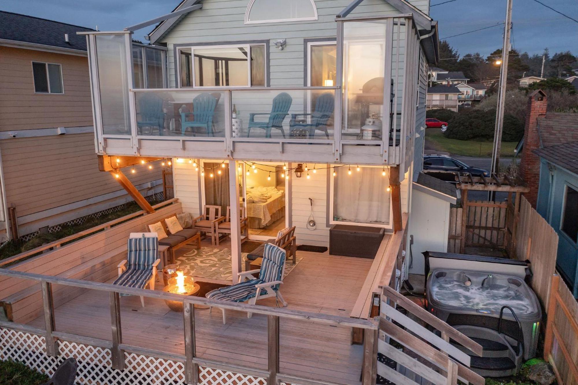 Steps From The Beach! Hottub, $1M Ocean View, Deck Waldport Exterior photo